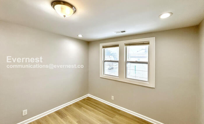 Building Photo - 2432 Steele Ave