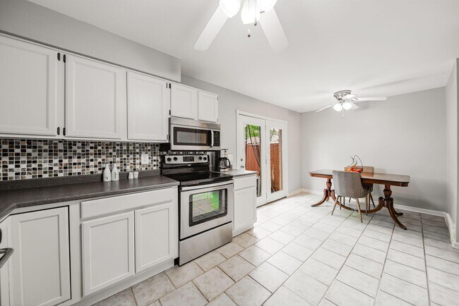 Building Photo - 1906 Willoway Cir S