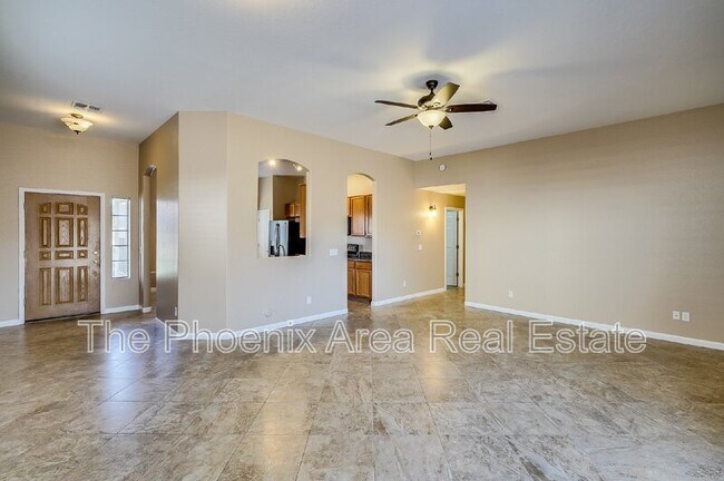 Building Photo - 940 S Silverado St
