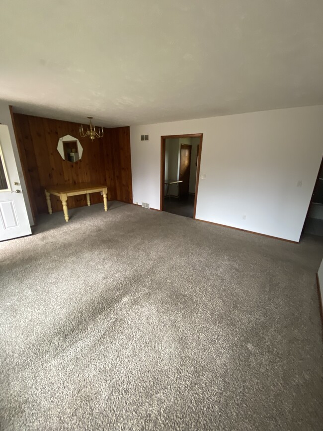 Living room - 9008 Mulberry Rd