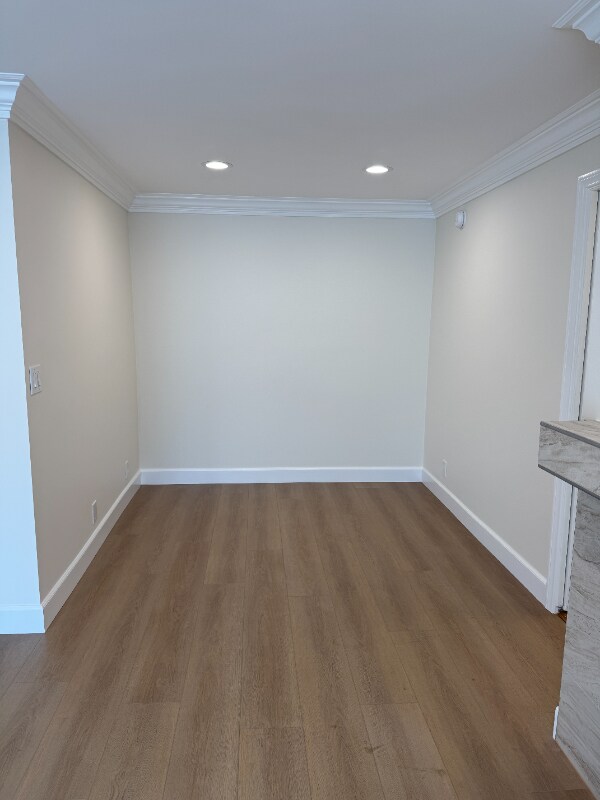 Building Photo - 2414 S Barrington Ave