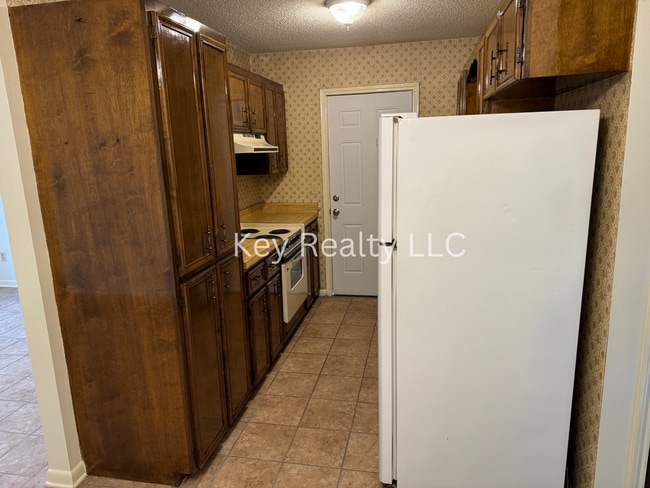 Building Photo - 6014 Quail Ridge