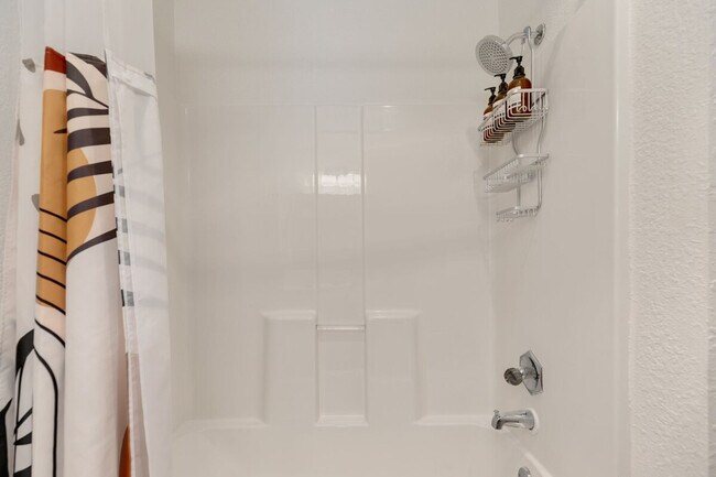 Building Photo - 5924 18th Ave SW