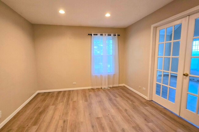 Building Photo - 963 Taylor Dr
