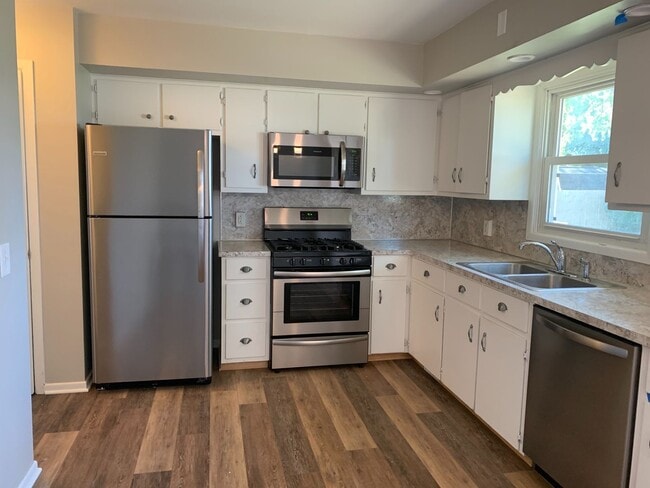 Building Photo - Four Bedroom Duplex in Jenison!