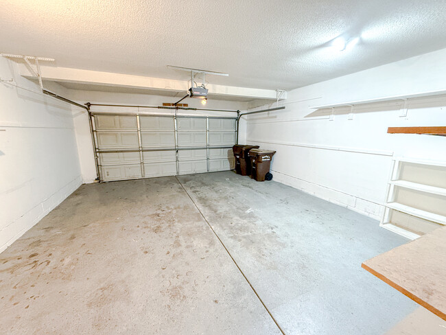 Garage - 23153 Iris Avenue