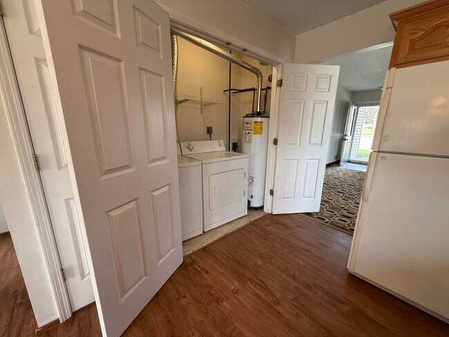 Building Photo - 422 Lasalle Pl