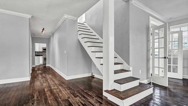 Building Photo - Charming 2BR/2BA with Bonus Room South Tam...