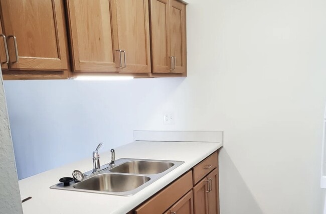 Building Photo - 3796 S Ravenna Rd