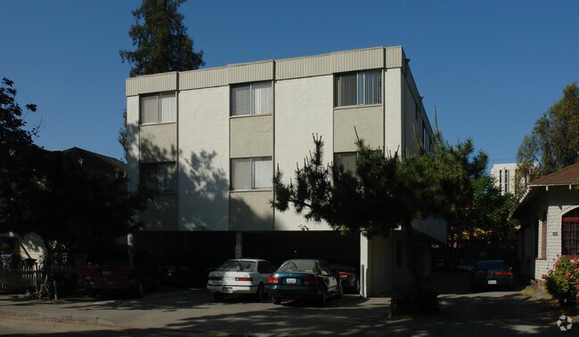 Primary Photo - 215 S 12th St