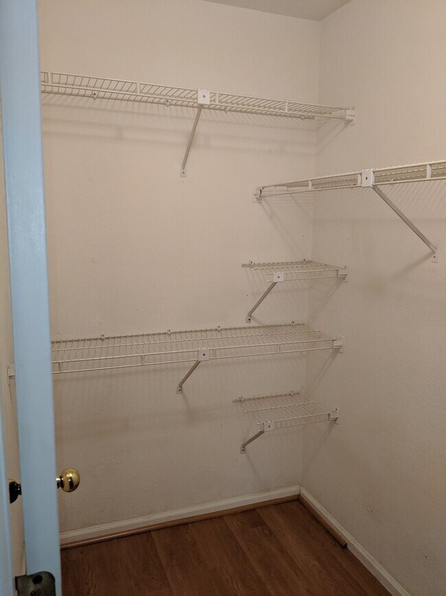 Building Photo - Englewood/DTC Ground Floor 2 Bedroom 2 Bath Condo For Rent - Great Location and Amenities