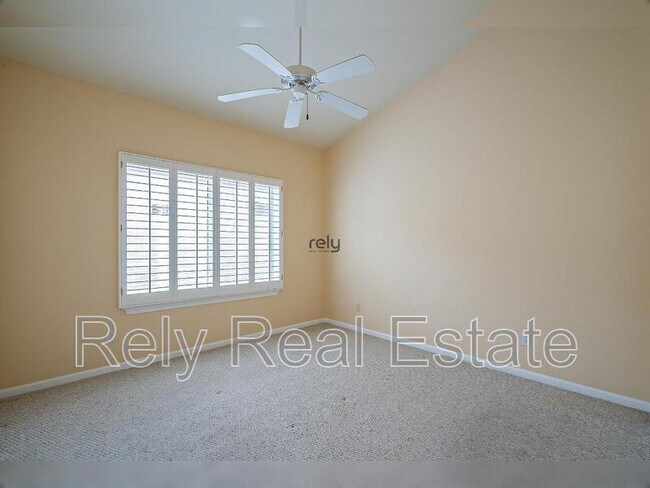 Building Photo - 4605 N Clear Creek Dr