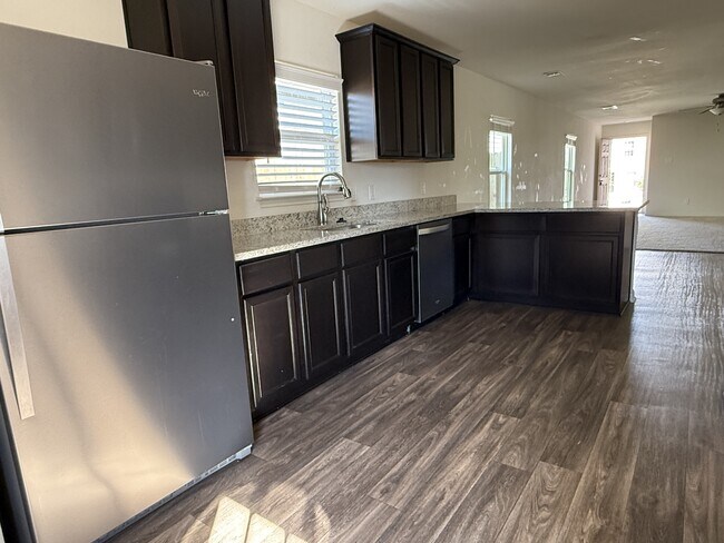 Building Photo - 1008 Riverdale Cove