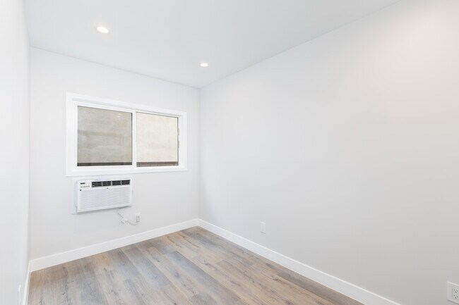 Building Photo - 3872 Bentley Ave