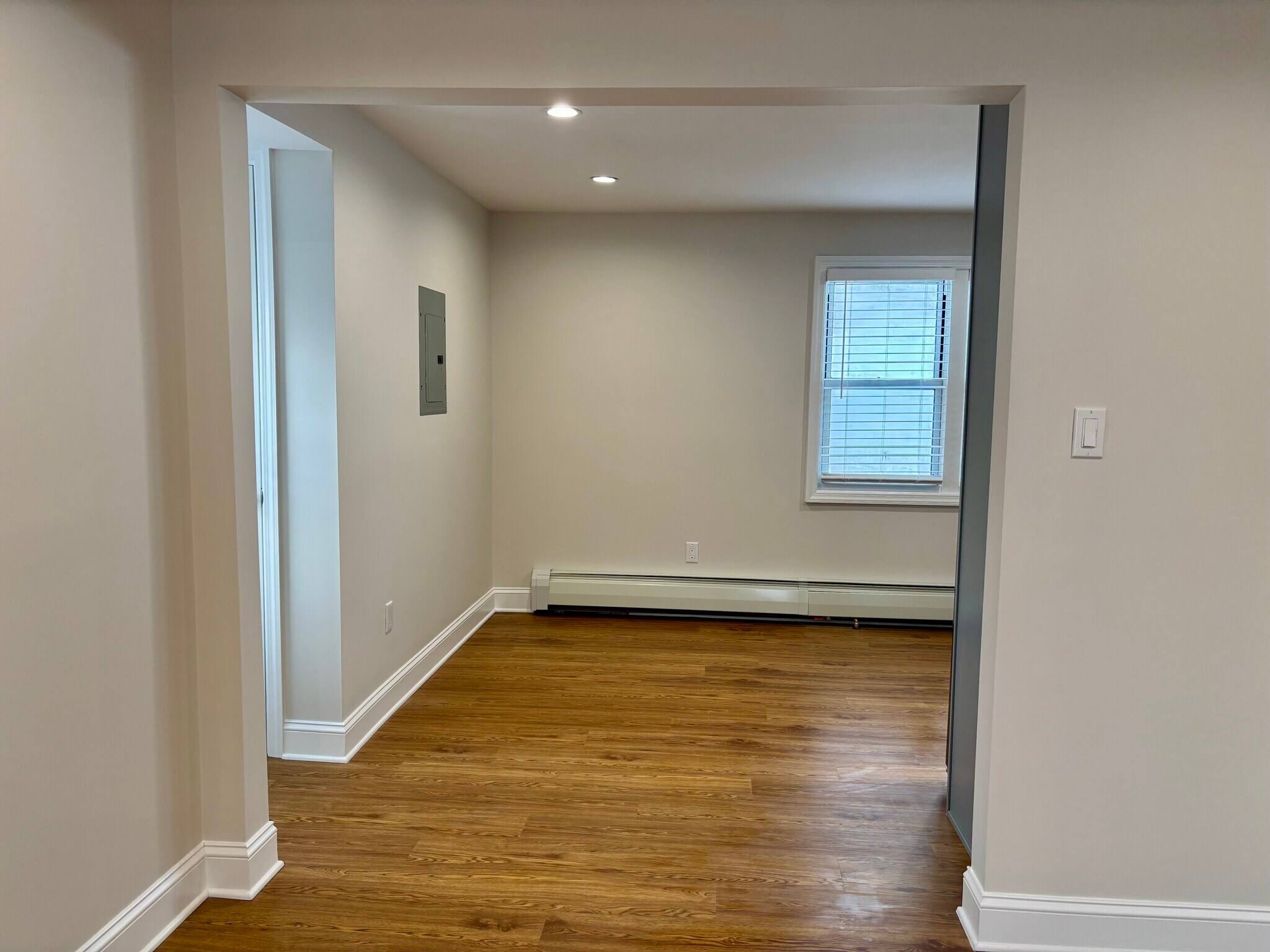 Building Photo - 6 Marwood Rd S