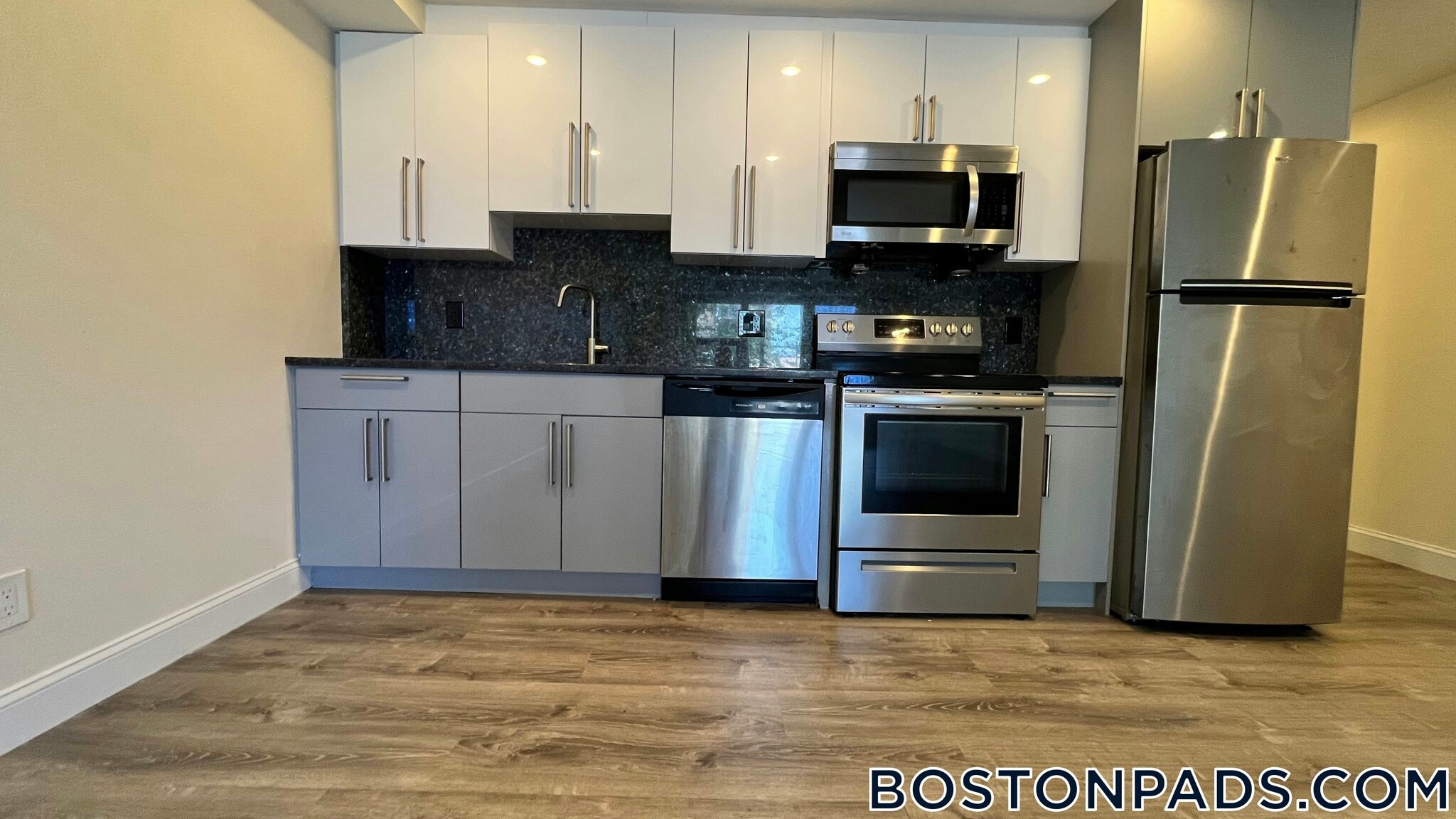 Building Photo - 1028a Commonwealth Ave