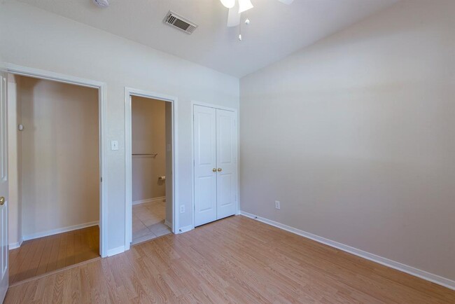 Building Photo - 26 Clover Gate Cir