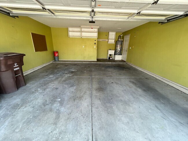 Building Photo - Spacious 4-Bedroom 3-Bath Peoria Home with...