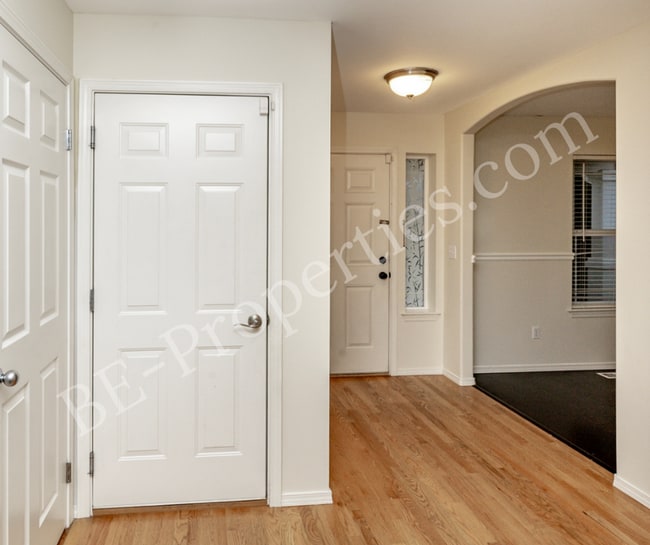 Building Photo - Puyallup Home