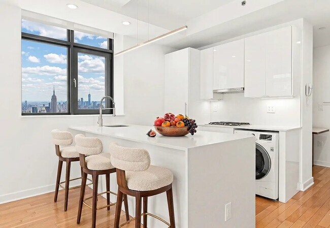 Building Photo - 49 E 34th St