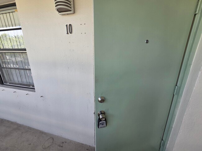 Building Photo - 1414 NE 5th Terrace