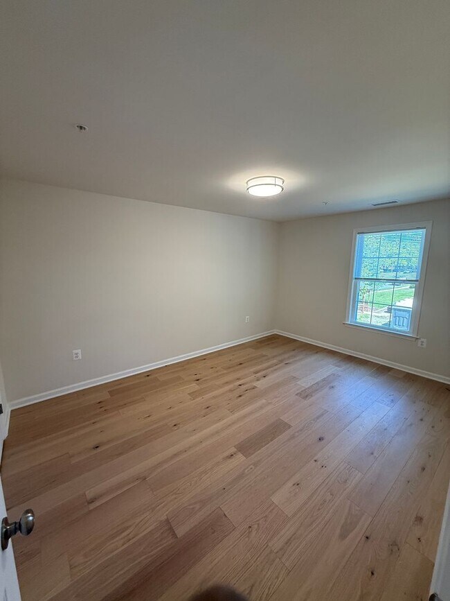 Building Photo - 2 Bedroom 1 Bathroom