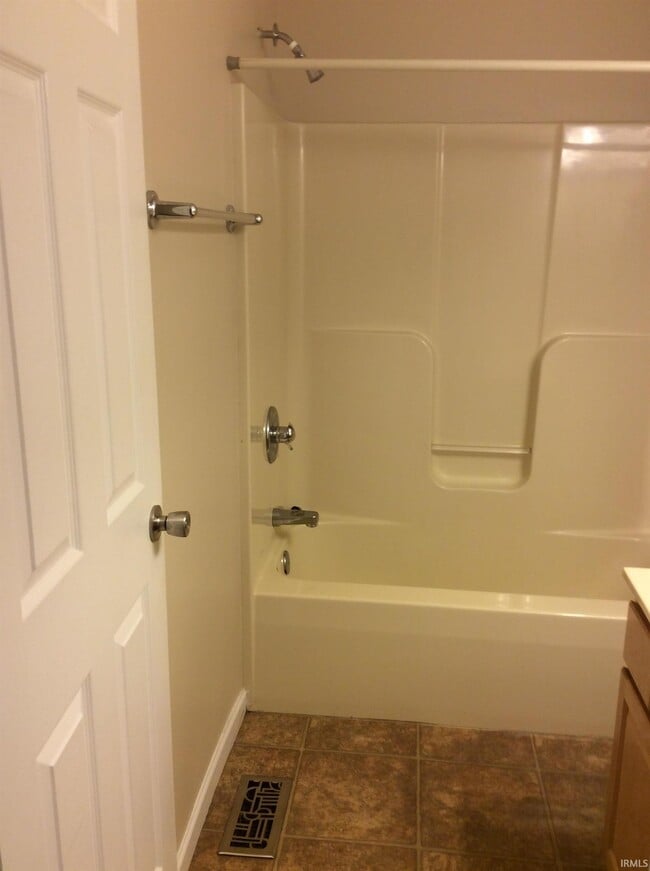 Building Photo - 795 E Sherwood Hills Dr