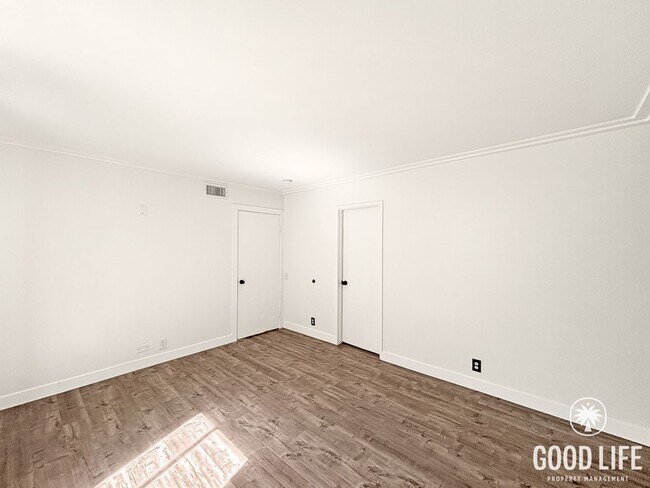 Building Photo - Charming 1BD/1BA Condo in College West W/ A/C, Balcony, Office/Bonus Room, Community Pool, Coin O...