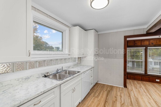 Building Photo - 1821 Korando Ave