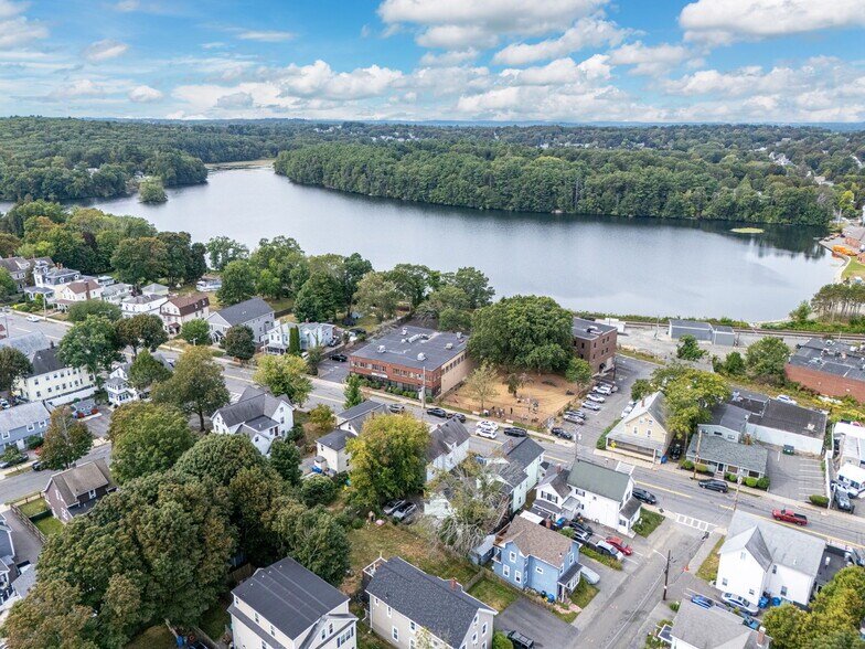 Building Photo - 666 Main St