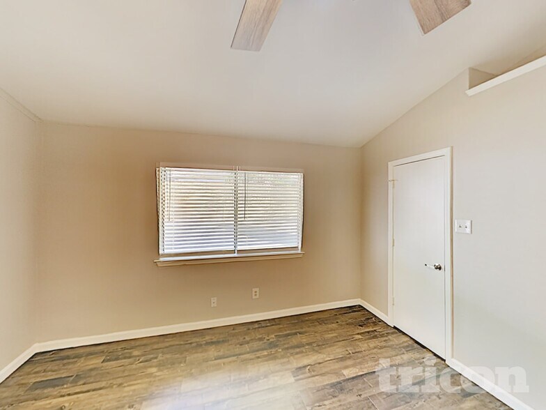 Building Photo - 1423 Ardmore Dr