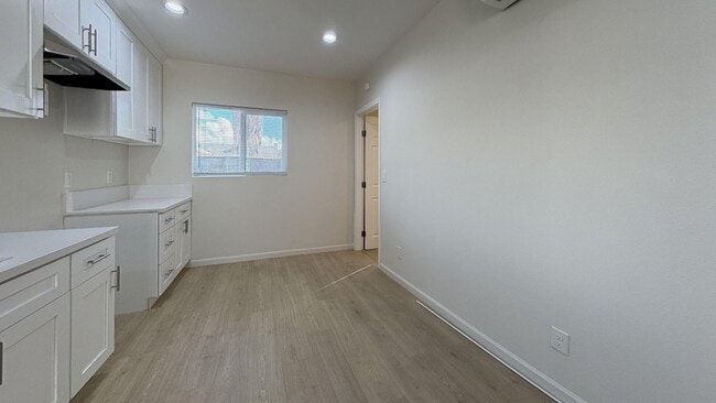 Building Photo - 1661 N Mountain View Ave