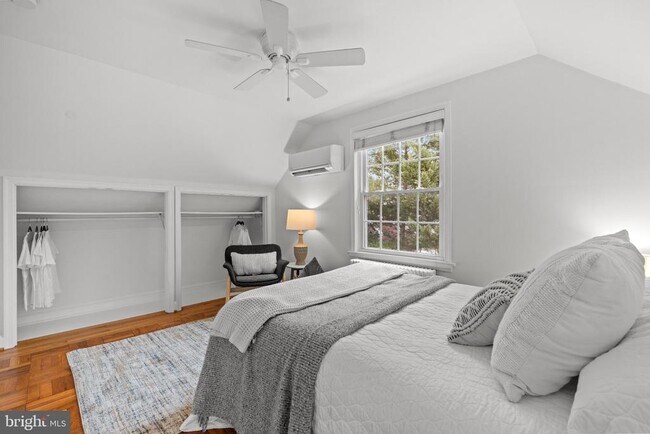 Building Photo - 1700 Dewitt Ave