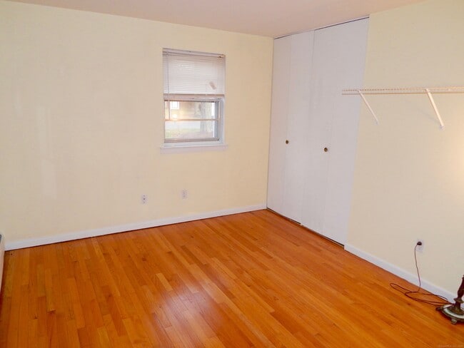 Building Photo - 14 Colonial Dr