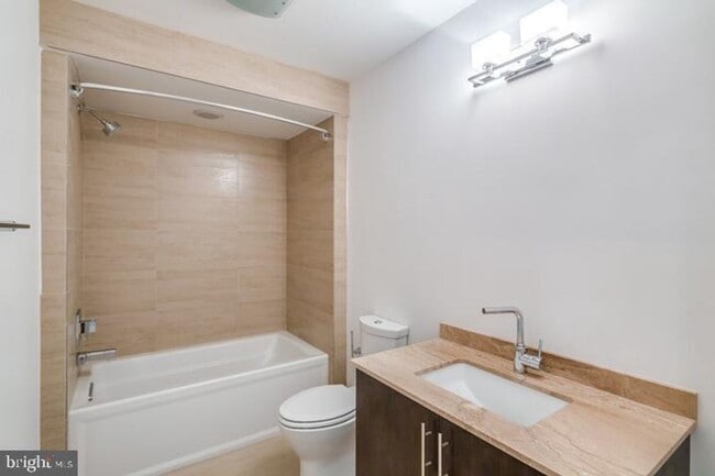 Building Photo - Fishtown Townhome