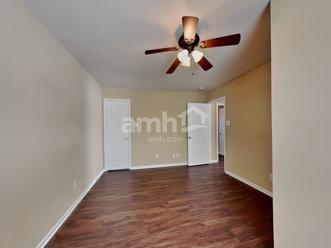 Building Photo - 4112 Lakewood Glen Dr