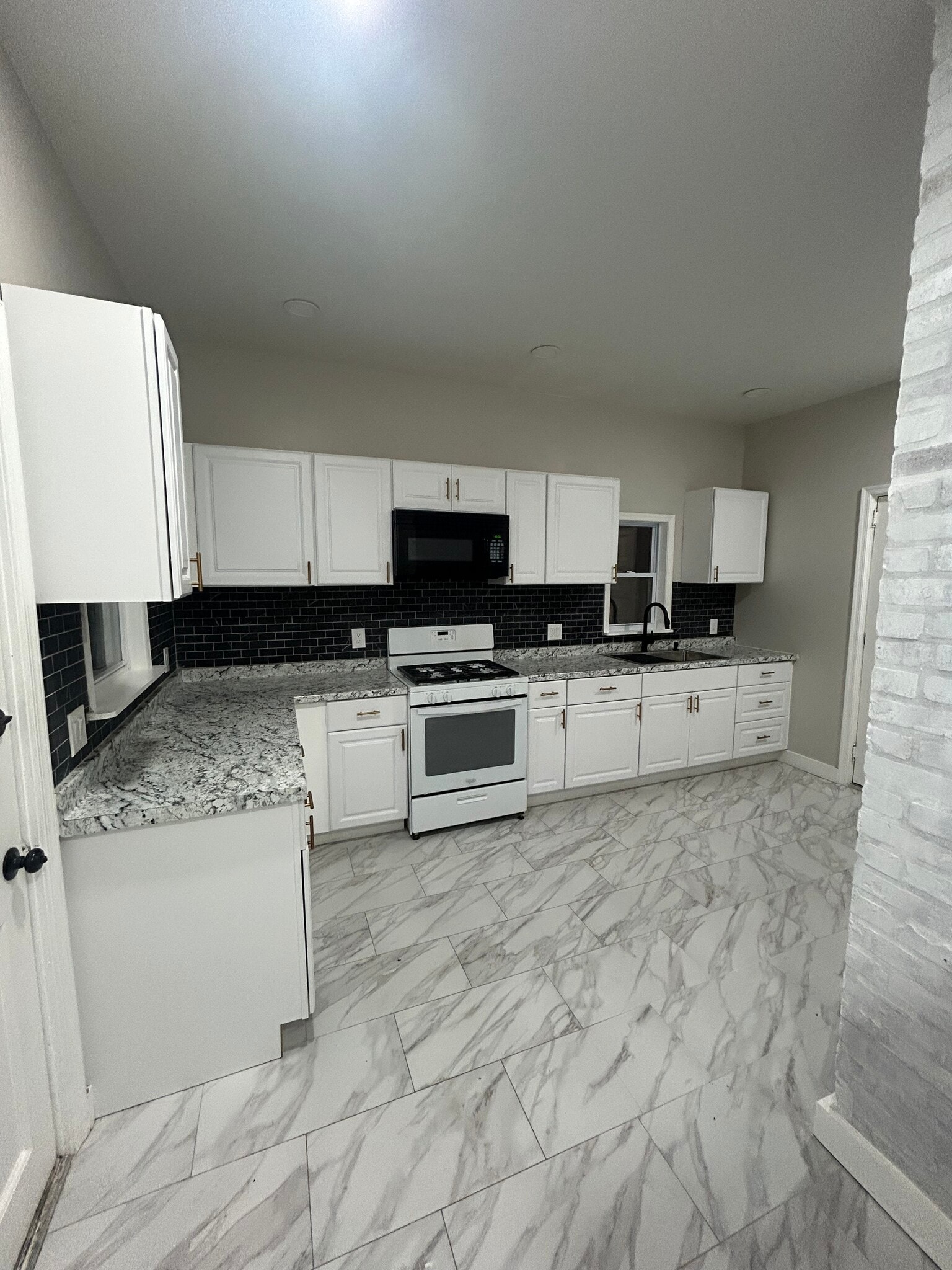 Building Photo - 179 Dana St