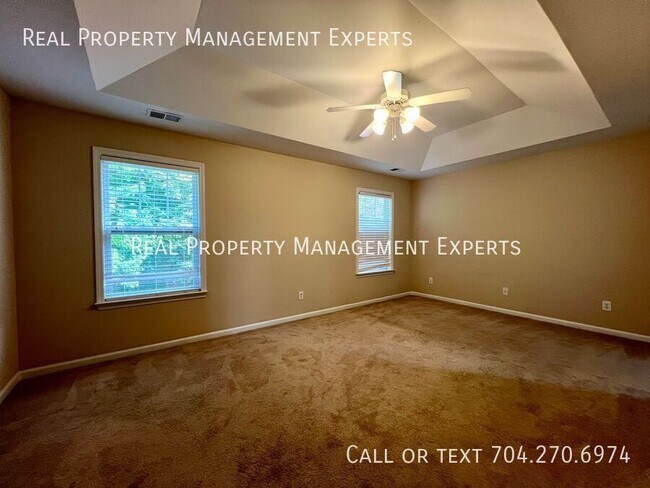 Building Photo - 10102 Old Carolina Dr