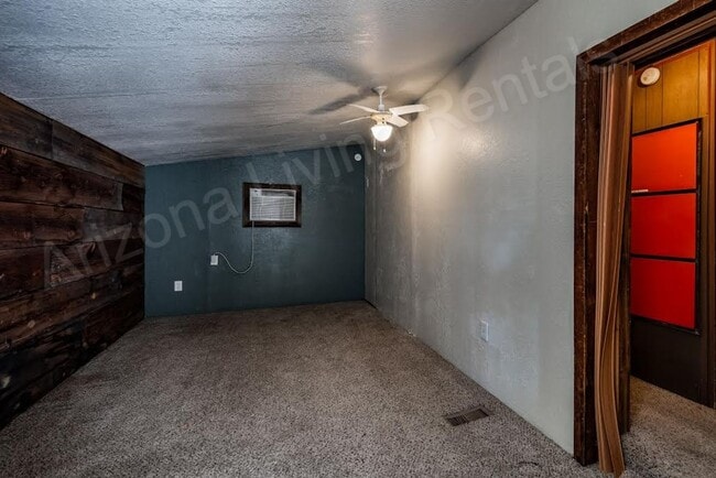 Building Photo - COZY & SPACIOUS