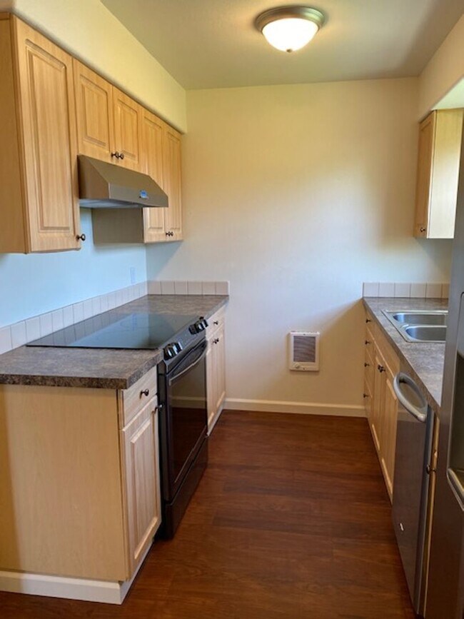 Building Photo - 2bd 1ba Updated Camas Townhome w/ 1214 sq ft!