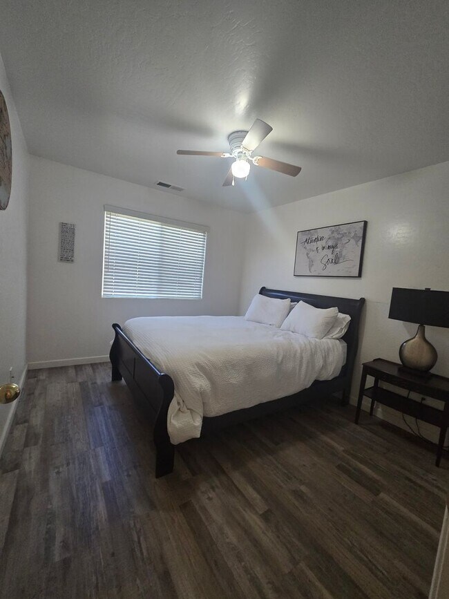 Building Photo - Beautiful 3BD 2BA home for rent in Hanford!