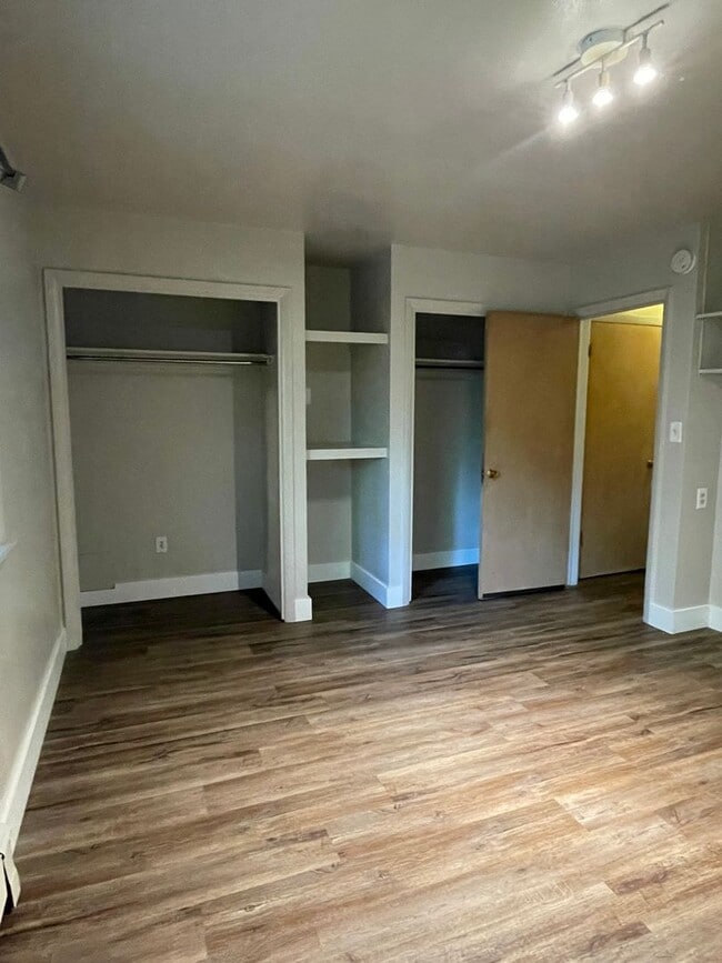 Building Photo - STUDENTS WELCOME! Sprawling Ranch Style 3 Bedroom 3 Bath Home w/ finished basement in Midtown For...