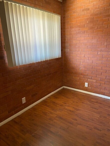 Building Photo - 1350 N Craycroft Rd