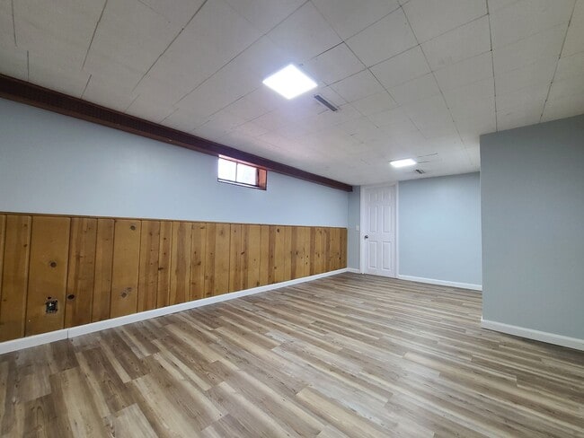 Building Photo - Spacious 4-Bed, 2-Bath Updated Home in Ben...