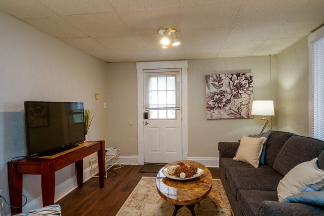 Primary Photo - 421 Pennsylvania Ave