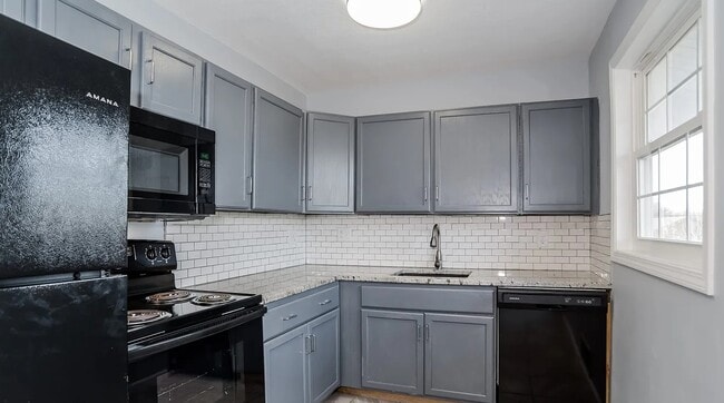 Building Photo - 14804 Bellaire Ave
