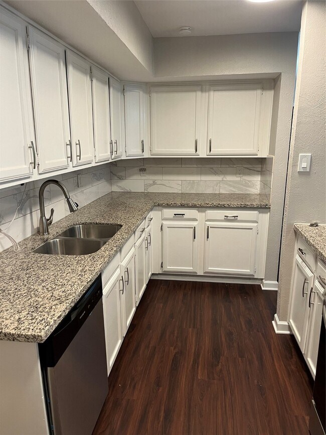 Building Photo - 6735 Blue Ridge Dr
