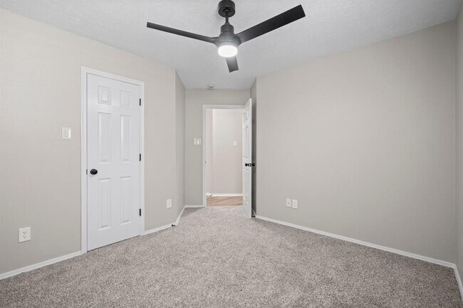 Building Photo - 18464 Sunrise Oaks Ct