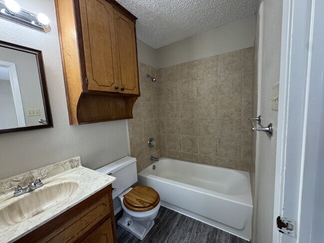 Building Photo - Charming 3-Bed, 2-Bath Home with 1,272 Sq ...
