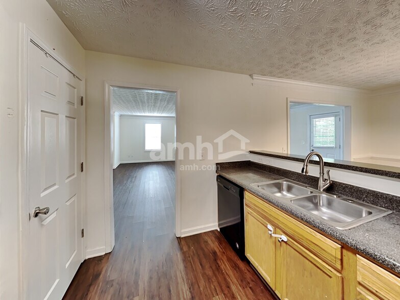 Building Photo - 104 Arbor Creek Way